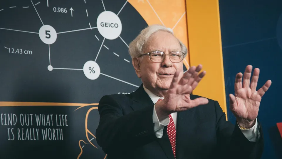 Warren Buffett’s Cash Mountain: A Strategic Retreat or a Market Warning?