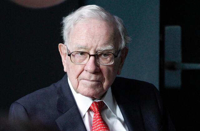 Warren Buffett’s Cash Mountain: A Strategic Retreat or a Market Warning?